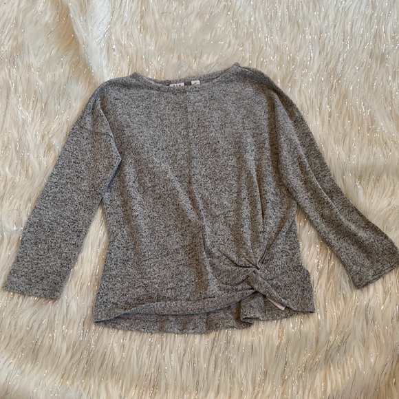 EUC GAP Kids Twist Shirt size XS - Picture 1 of 3